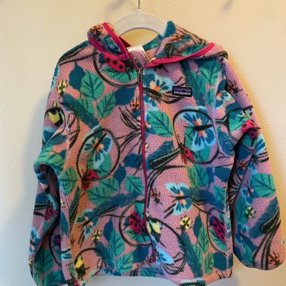 5T Patagonia Kids Fleece with butterflies and leaves